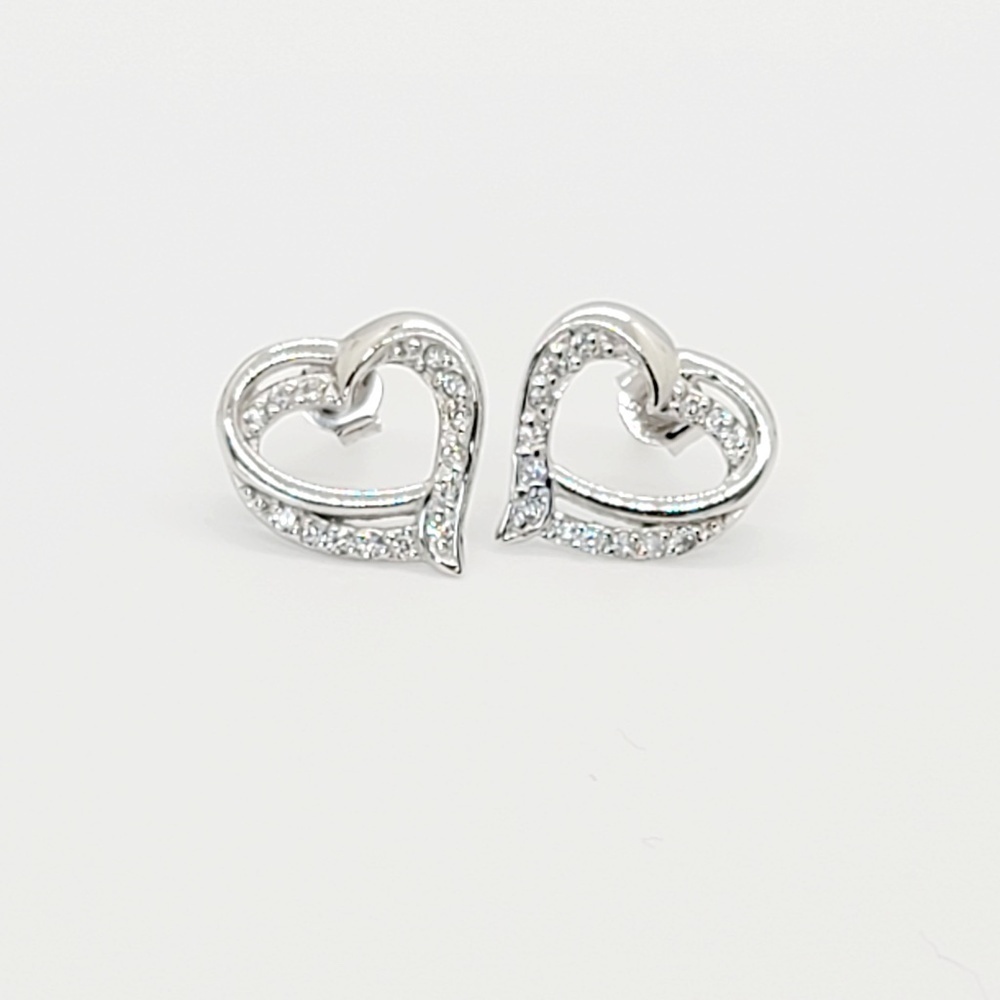 NWOT Heart shape earrings 925 Sterling Silver